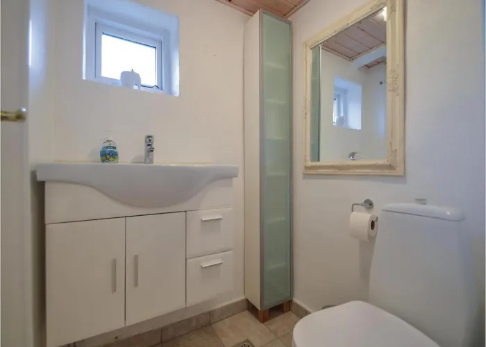 Three-bedroom In Holiday home Hojer